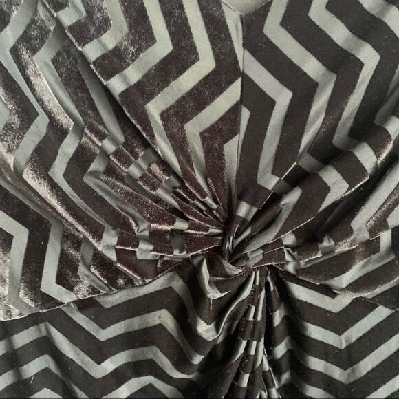 Lane Bryant Chevron Velvet Stripe Twist Front Sleeveless Dress LBD 14/16 V-Neck - Picture 5 of 8